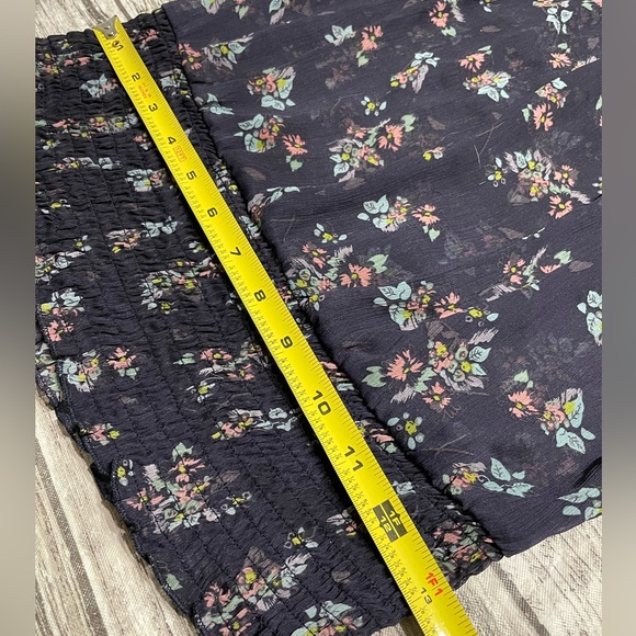 Women’s XS Romy sheer navy blue blouse with floral print excellent condition - Picture 7 of 9